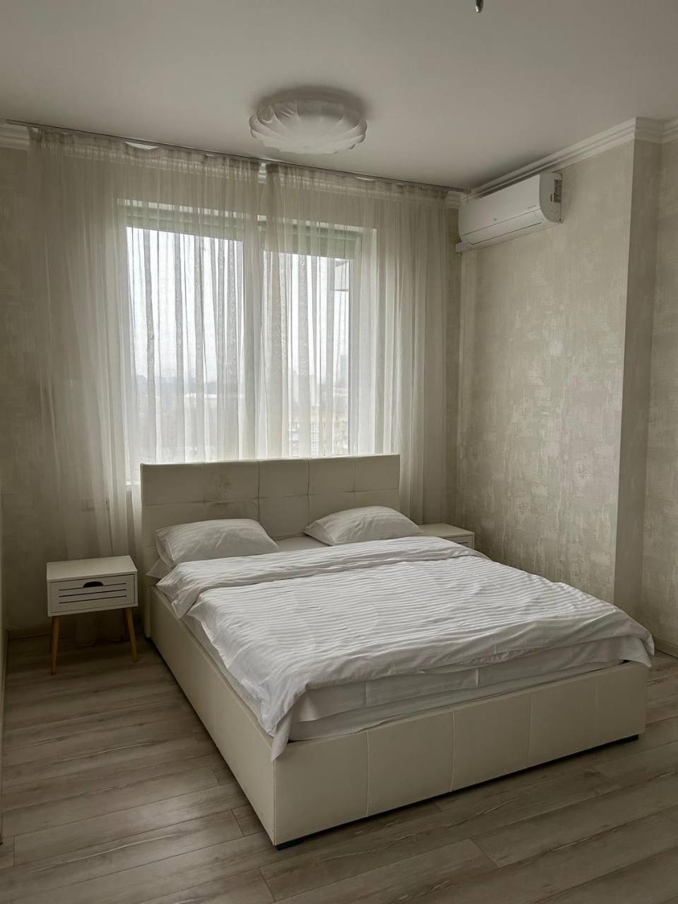 Apart Assistant On Smart Plaza Kyiv Exterior photo